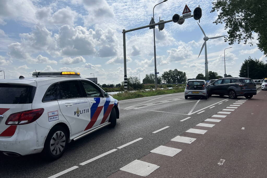 Twee auto's met elkaar in botsing