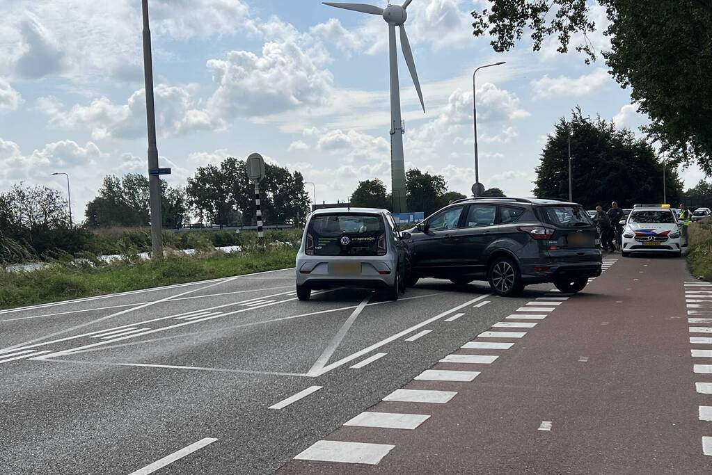 Twee auto's met elkaar in botsing
