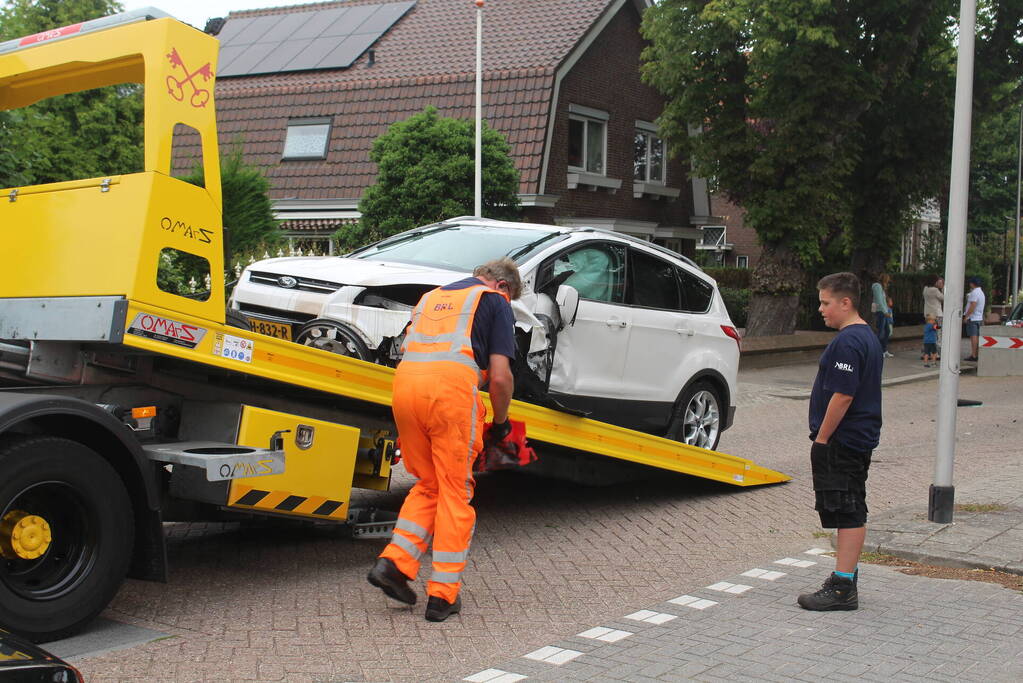 Gewonden nadat auto over de kop slaat