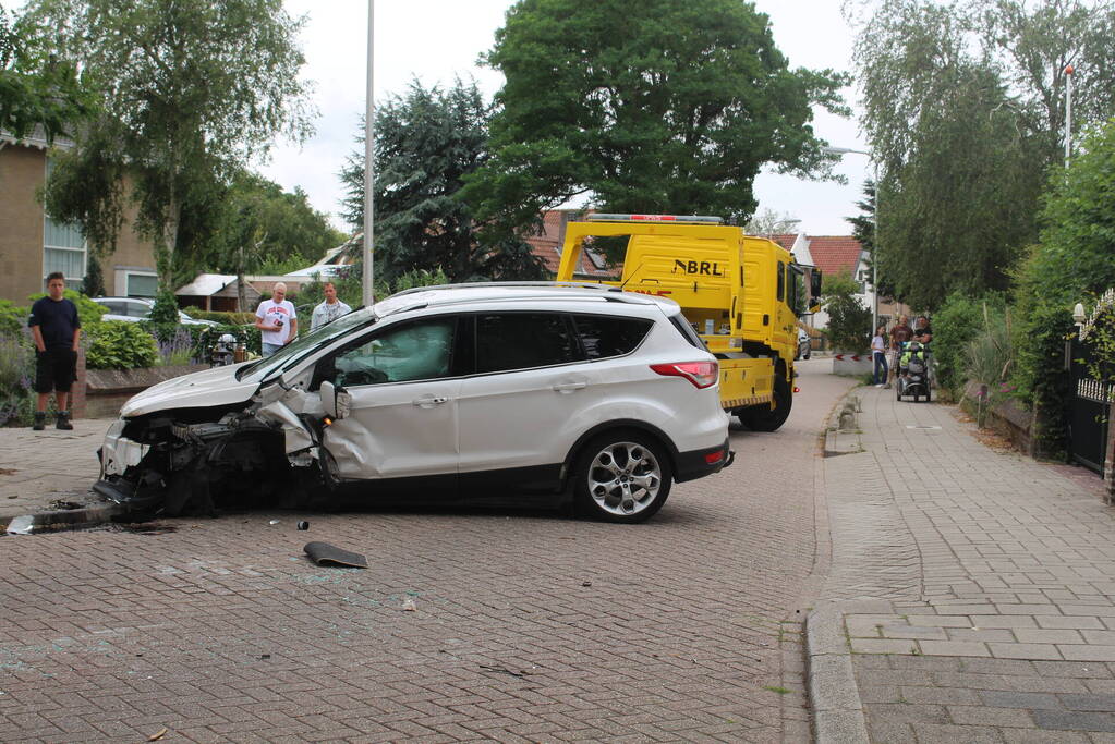 Gewonden nadat auto over de kop slaat