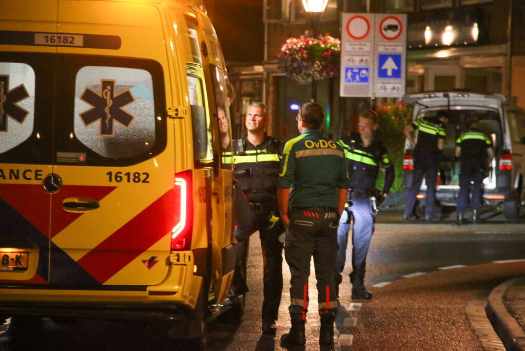 Twee gewonde na steekincident in woning, ook 20-jarige verdachte gewond