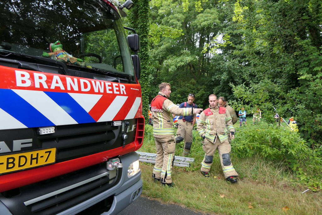 Brandweer zoekt slachtoffers in sloot maar vinden vijf scooters