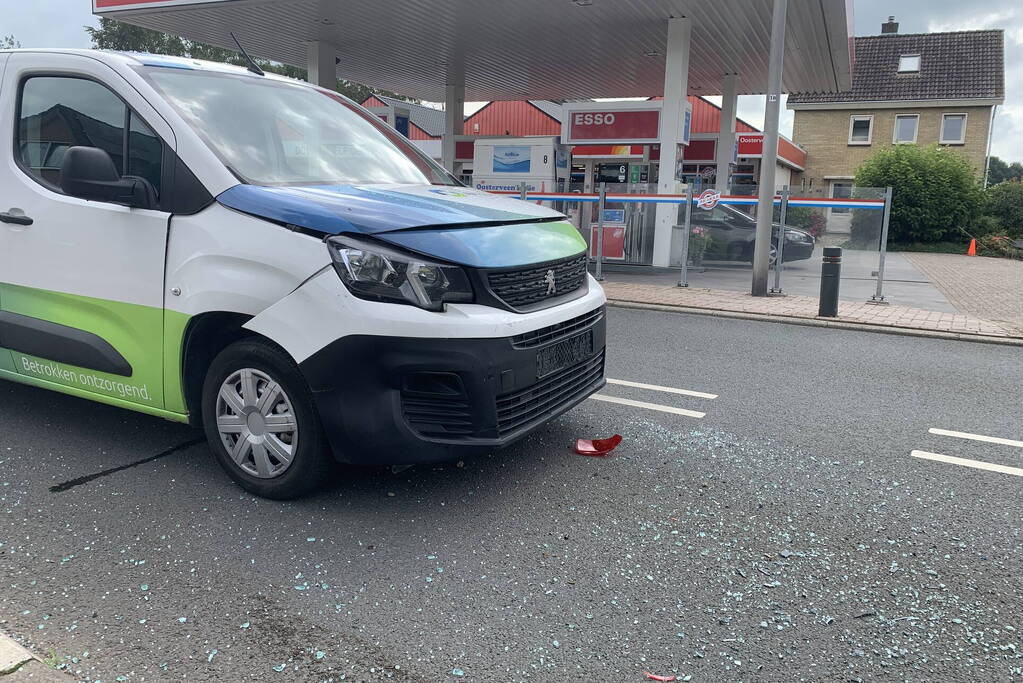 Schade bij aanrijding op Anerdijk in Gramsbergen