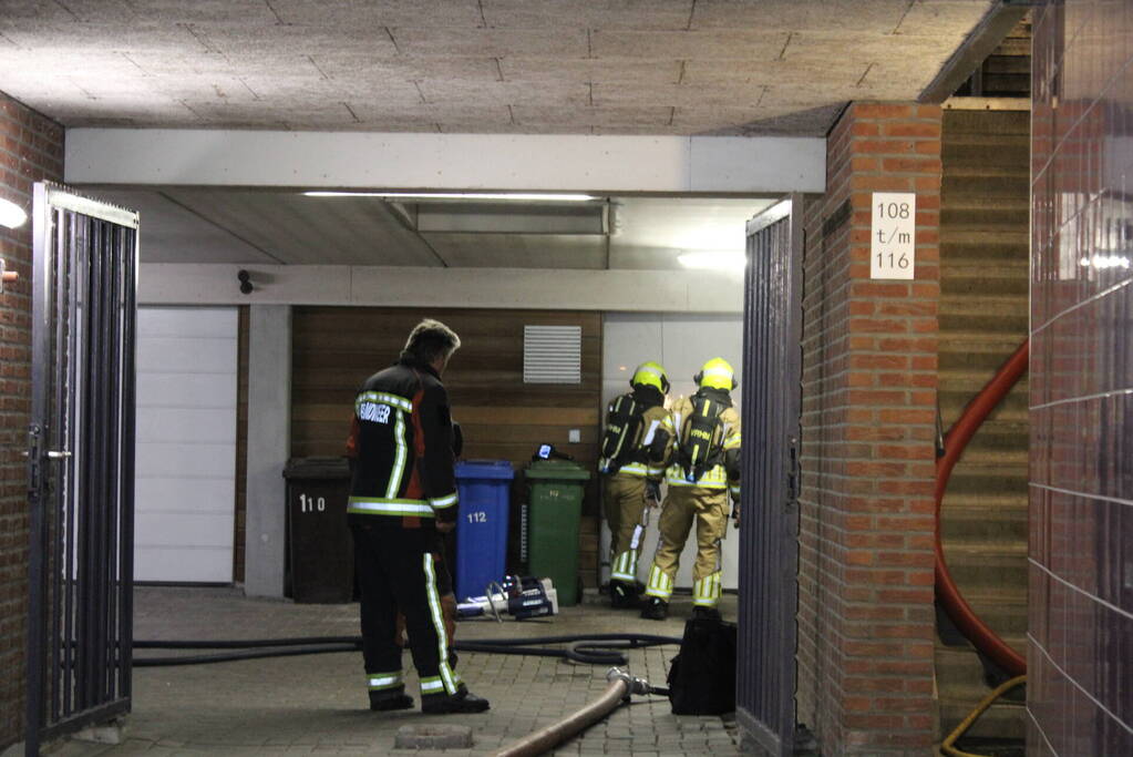 Bewoner op tijd uit woning bij brand, woningen ontruimd