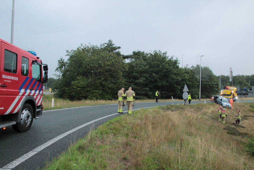 Auto slaat over de kop op toerit