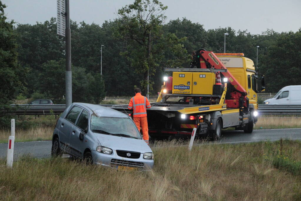 Auto slaat over de kop op toerit