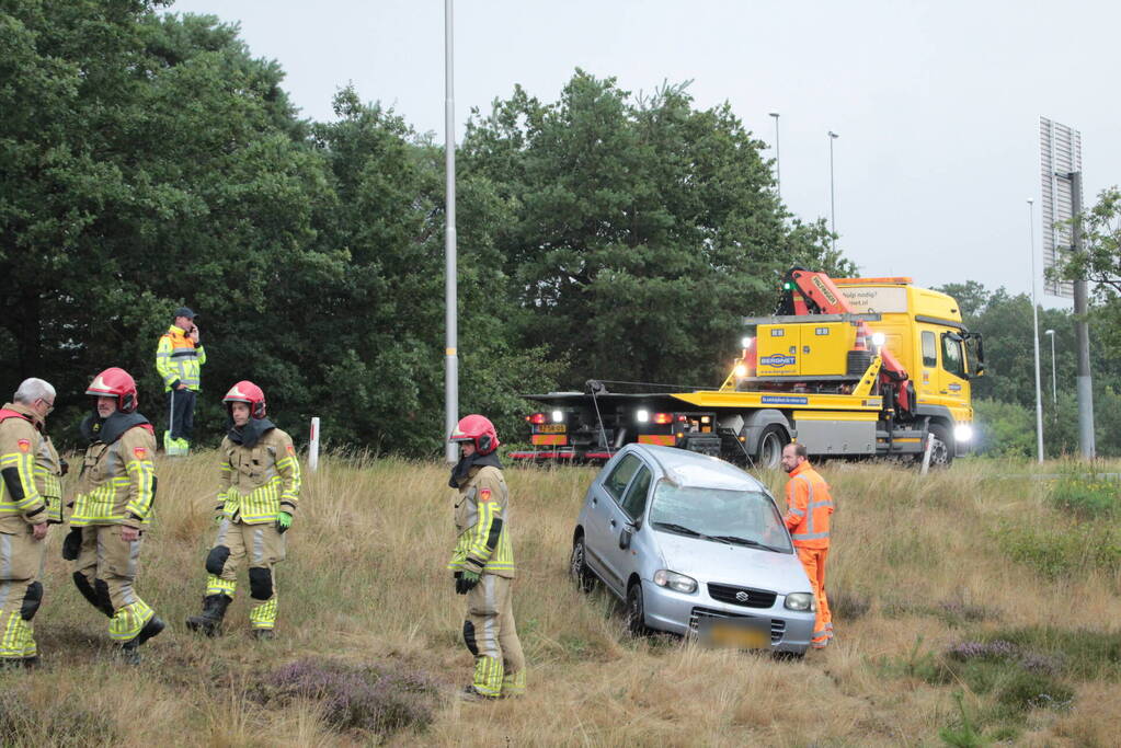Auto slaat over de kop op toerit