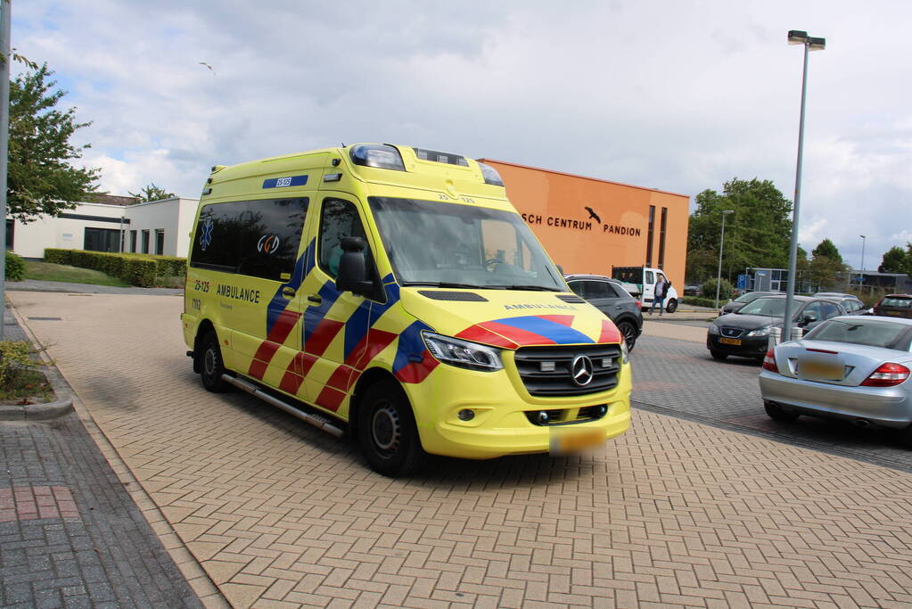 Voetganger gewond bij aanrijding met auto
