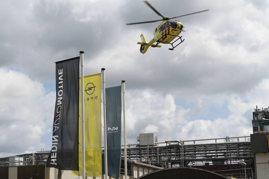 Persoon valt van hoogte en raakt zwaargewond