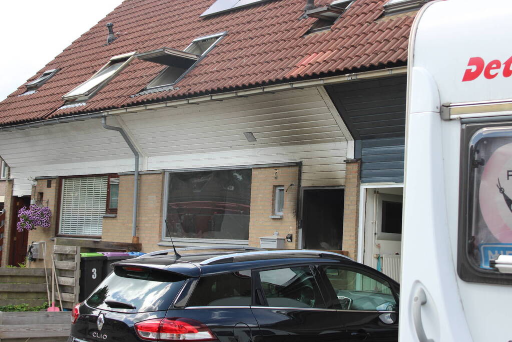 Woning flink beschadigd na brand, brandstichter aangehouden