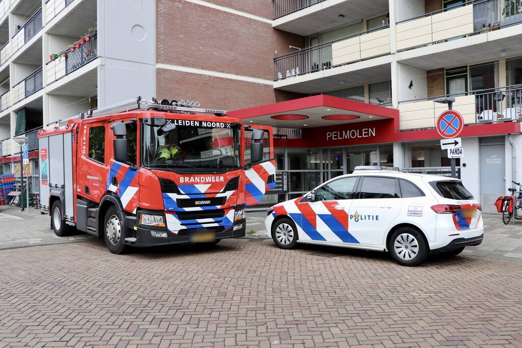 Politieonderzoek naar aantreffen overleden persoon in flatwoning