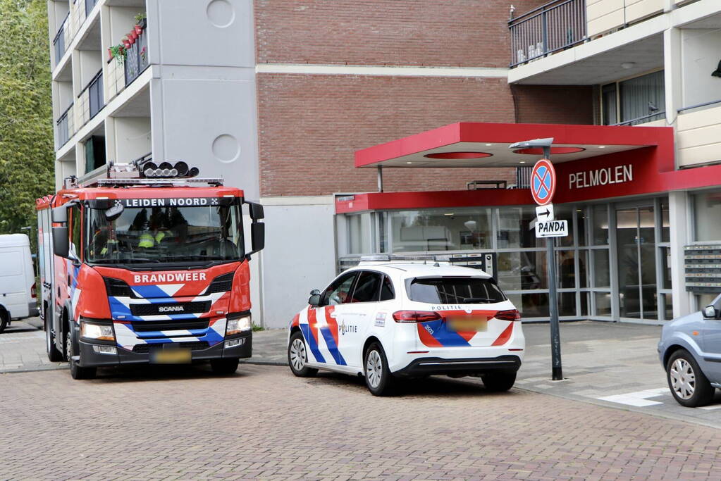 Politieonderzoek naar aantreffen overleden persoon in flatwoning