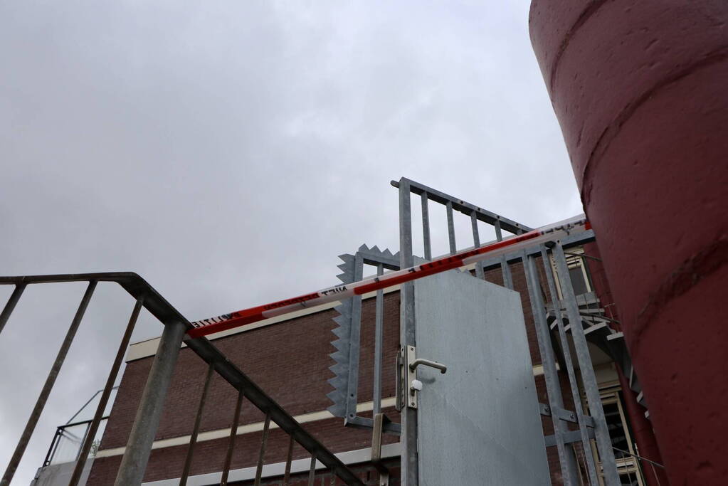 Politieonderzoek naar aantreffen overleden persoon in flatwoning