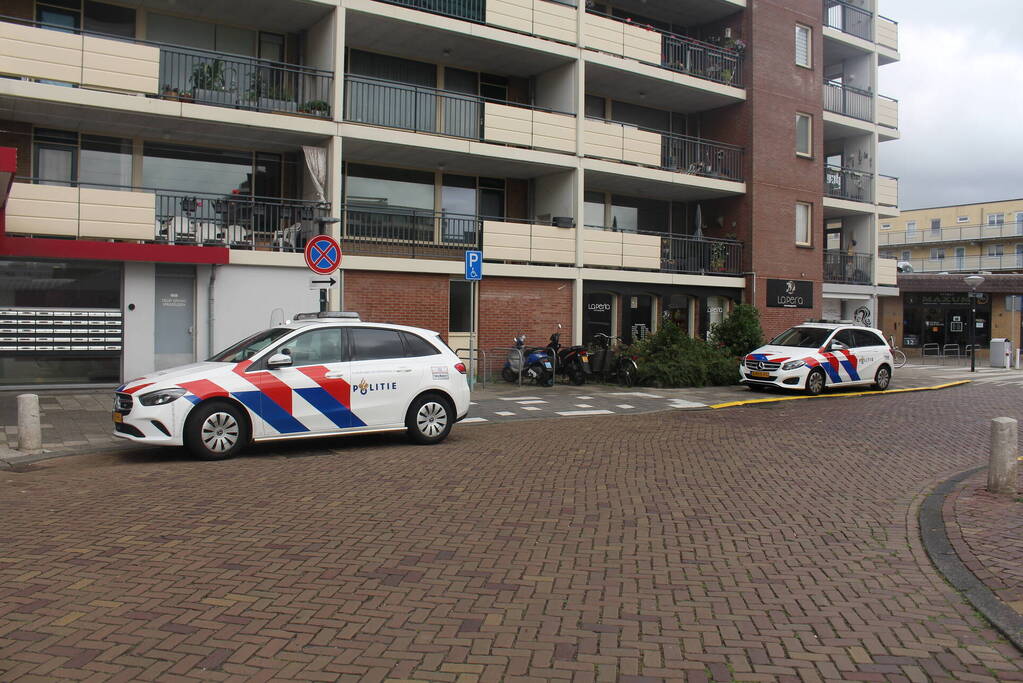 Politieonderzoek naar aantreffen overleden persoon in flatwoning