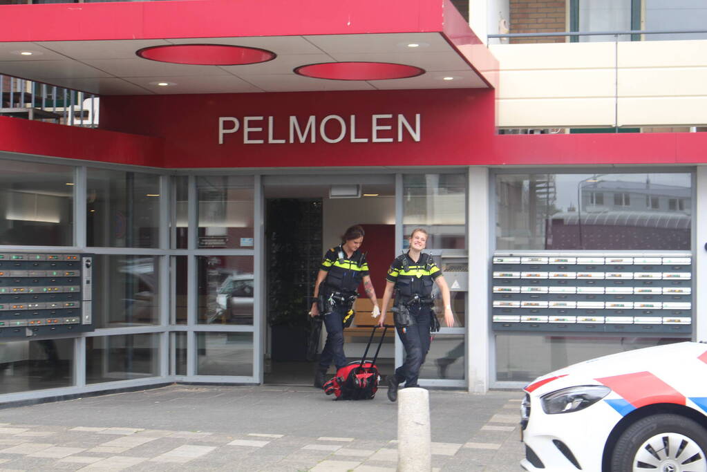 Politieonderzoek naar aantreffen overleden persoon in flatwoning