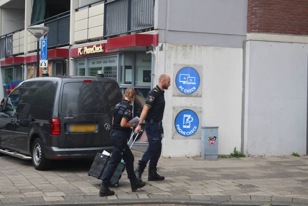 Politieonderzoek naar aantreffen overleden persoon in flatwoning