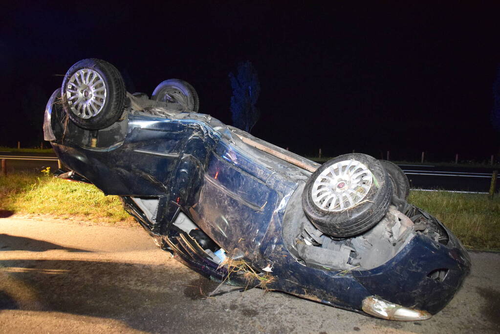 Wrak aangetroffen in sloot, bestuurder verlaat plaats van ongeval