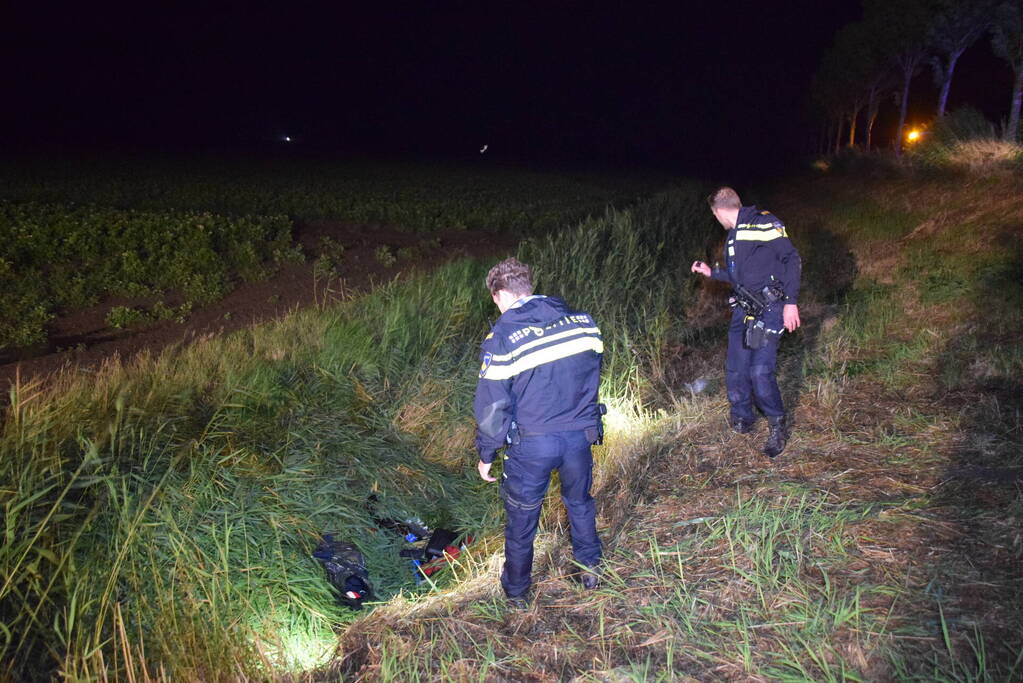 Wrak aangetroffen in sloot, bestuurder verlaat plaats van ongeval