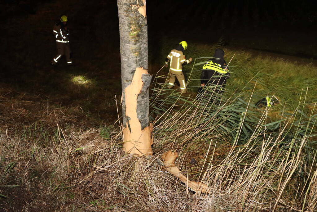 Wrak aangetroffen in sloot, bestuurder verlaat plaats van ongeval