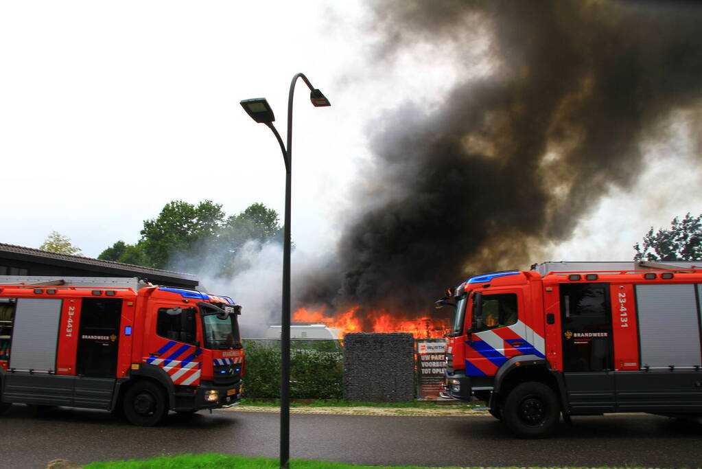 Uitslaande brand zorgt voor flinke rookontwikkeling