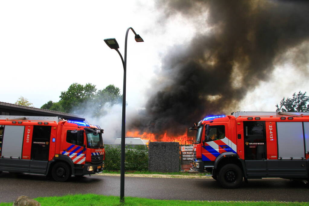 Uitslaande brand zorgt voor flinke rookontwikkeling