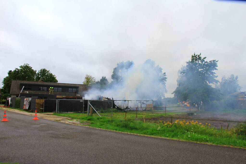 Uitslaande brand zorgt voor flinke rookontwikkeling