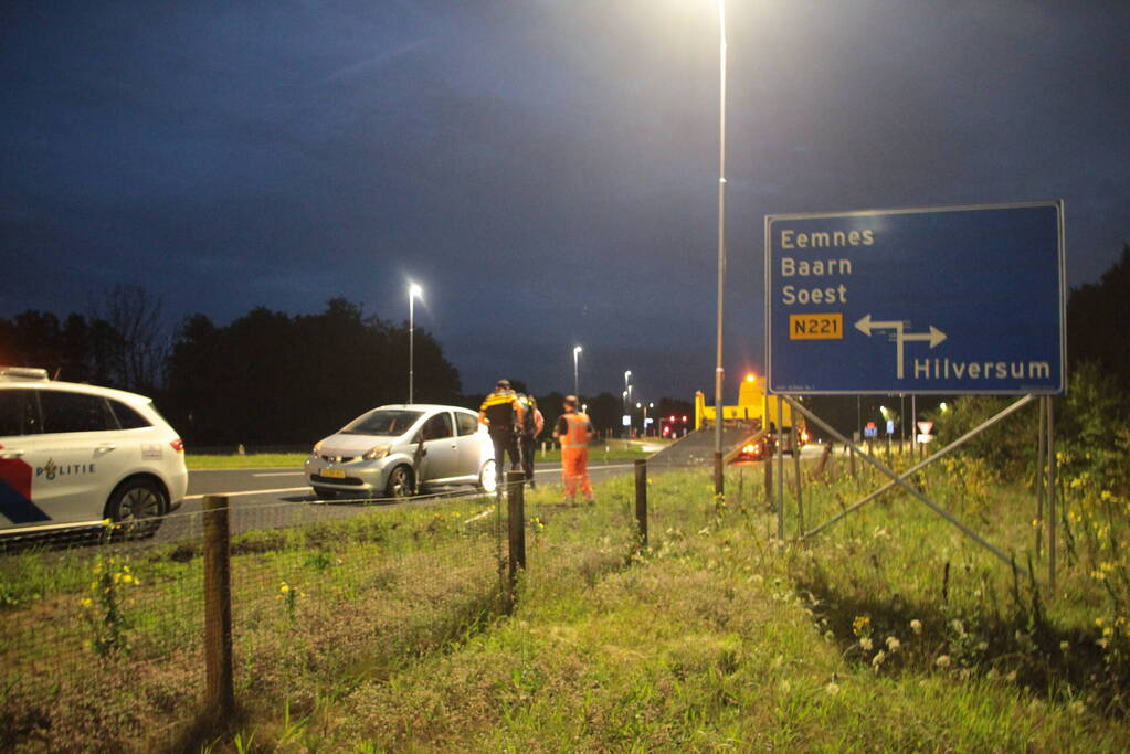 Automobilist belandt in berm na ongeval