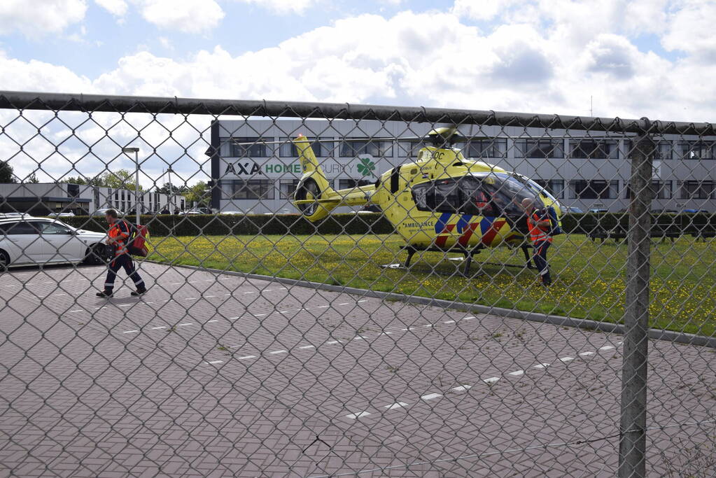 Traumahelikopter landt voor medische noodsituatie