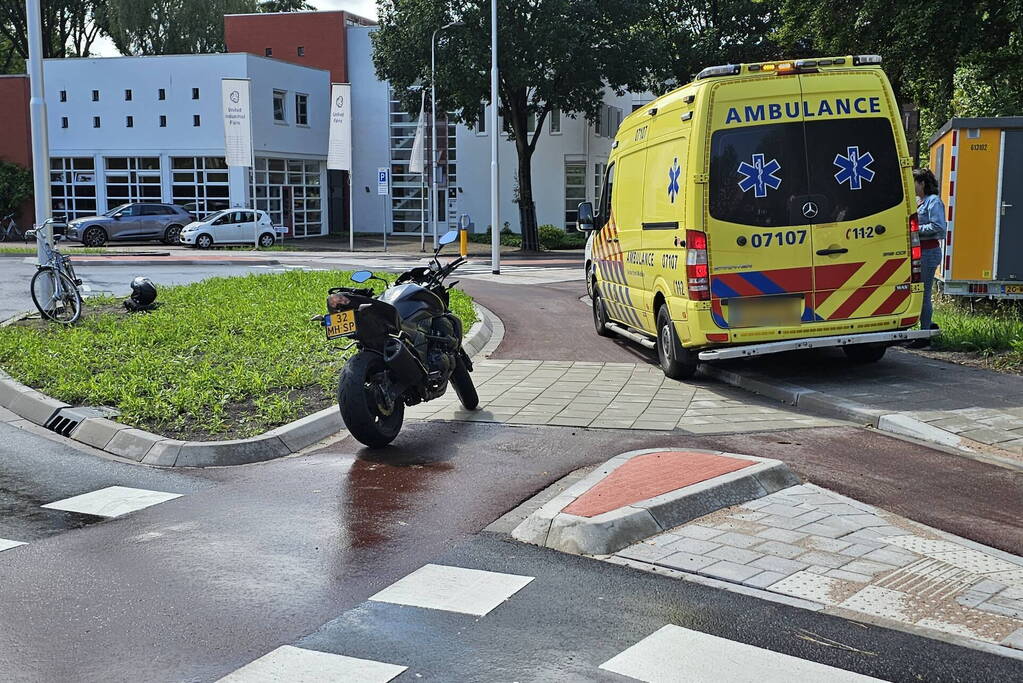 Ongeval op gloednieuwe rotonde