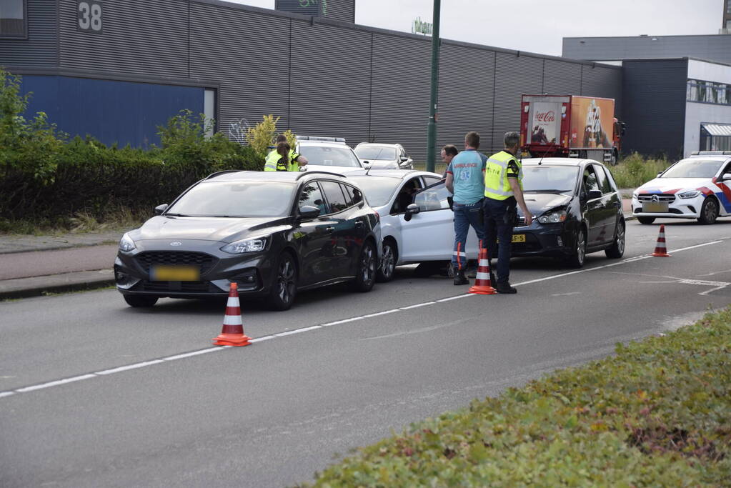 Drie voertuigen betrokken bij kettingbotsing