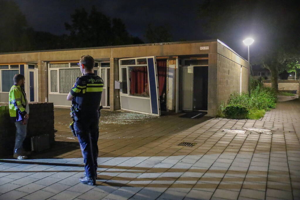 Veel schade na explosie in woning