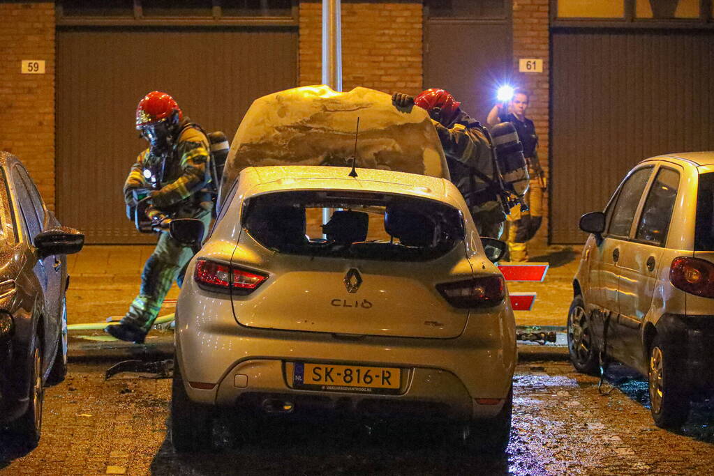 Personenwagen flink beschadigd door brand