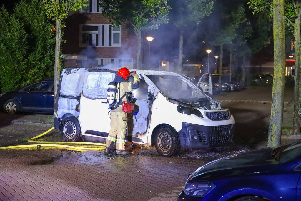 Bestelbus verwoest door brand