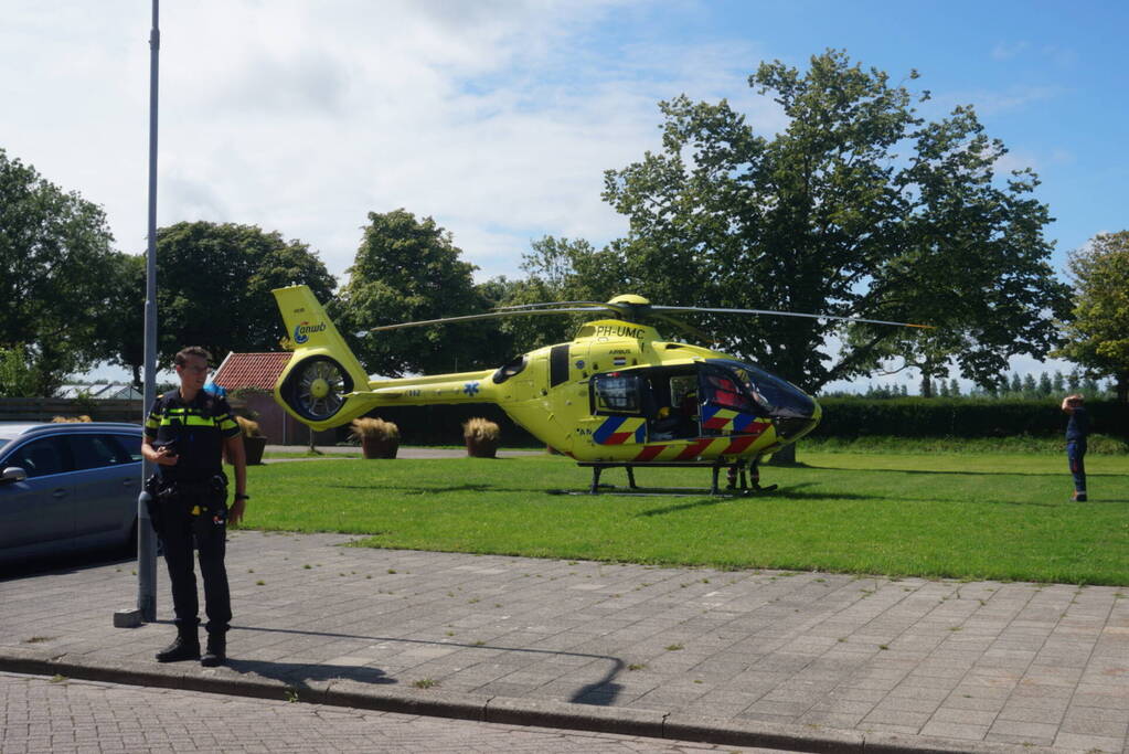 Traumahelikopter landt voor hulp aan kindje
