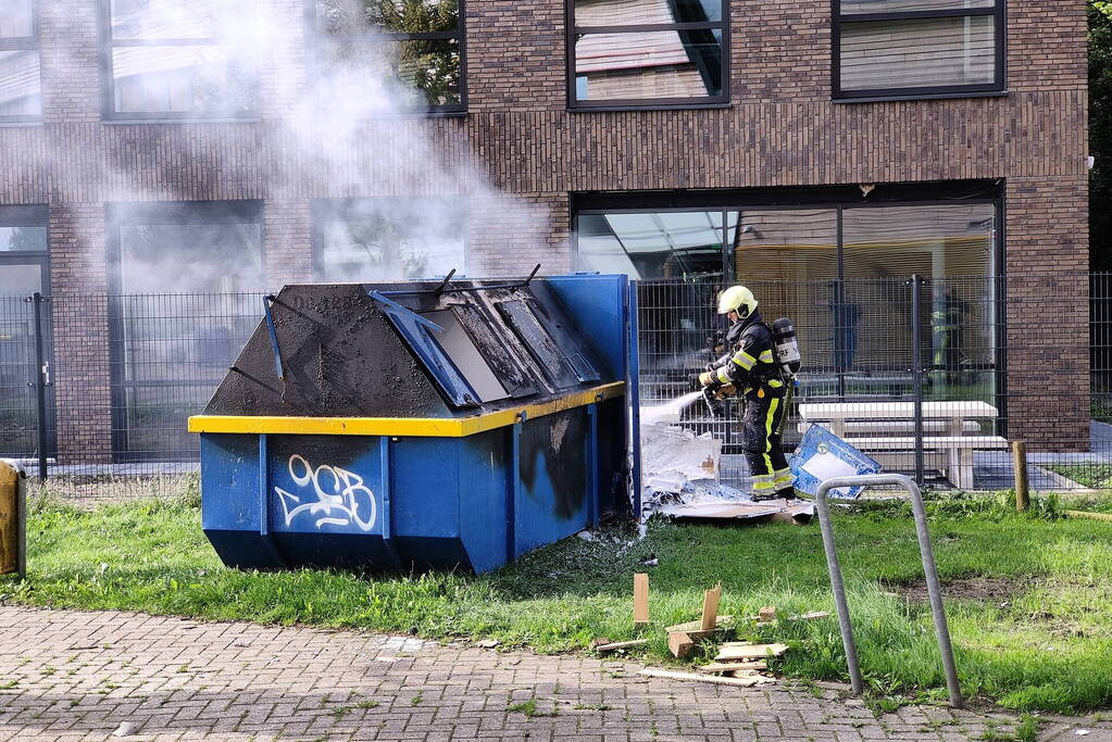 Rookontwikkeling door brand in papiercontainer