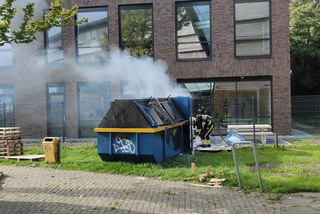 Rookontwikkeling door brand in papiercontainer