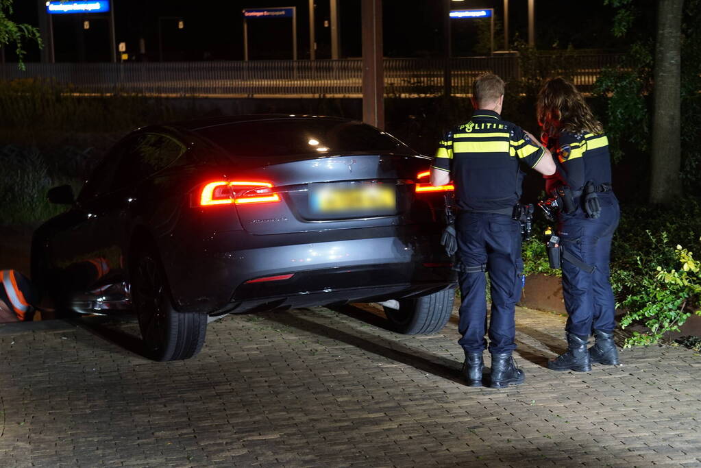 Dronken bestuurder rijdt van trap af