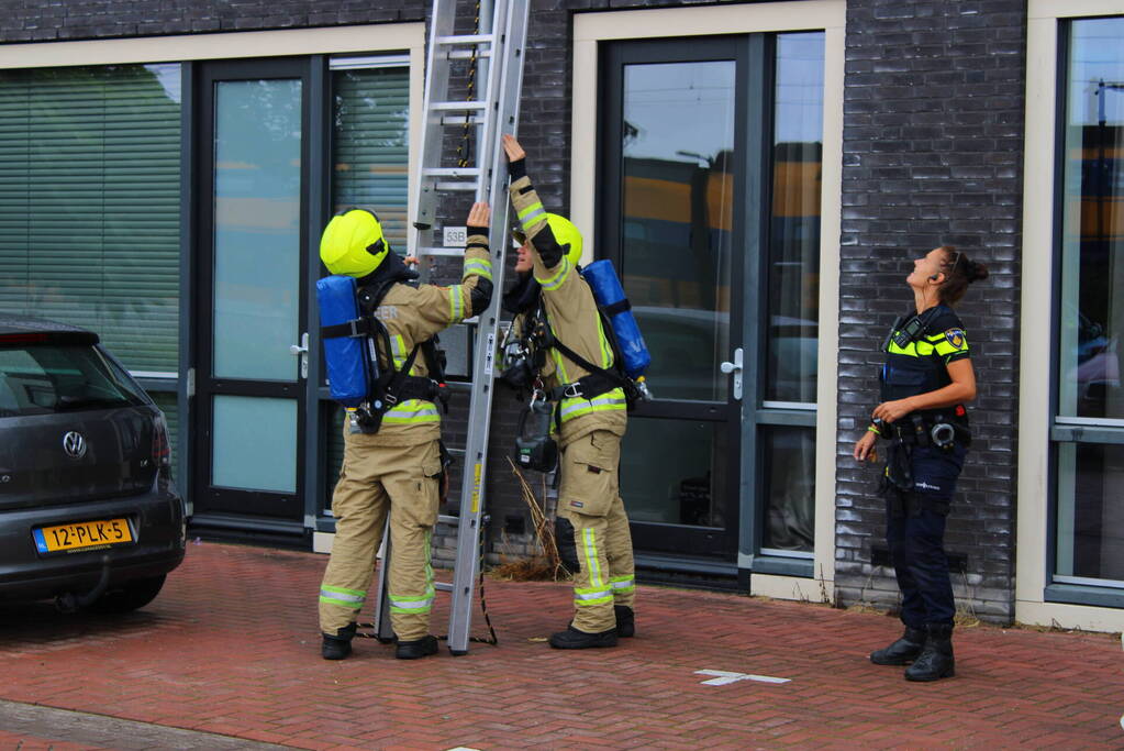 Brand in bovenwoning snel onder controle