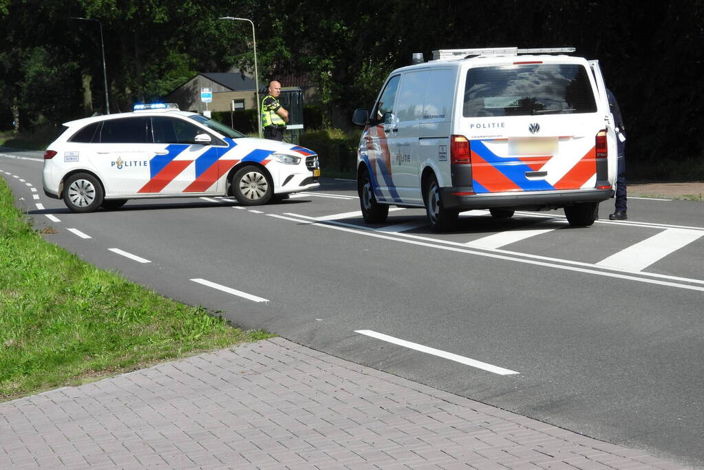 Automobilist schept fietser op oversteekplaats
