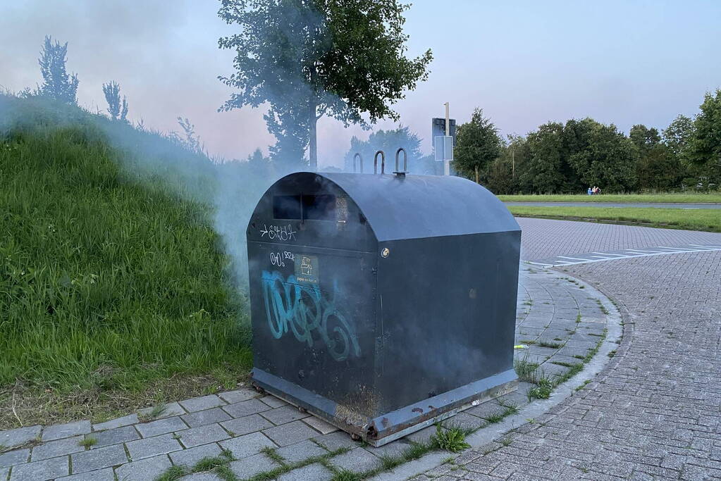 Brand in papiercontainer snel geblust