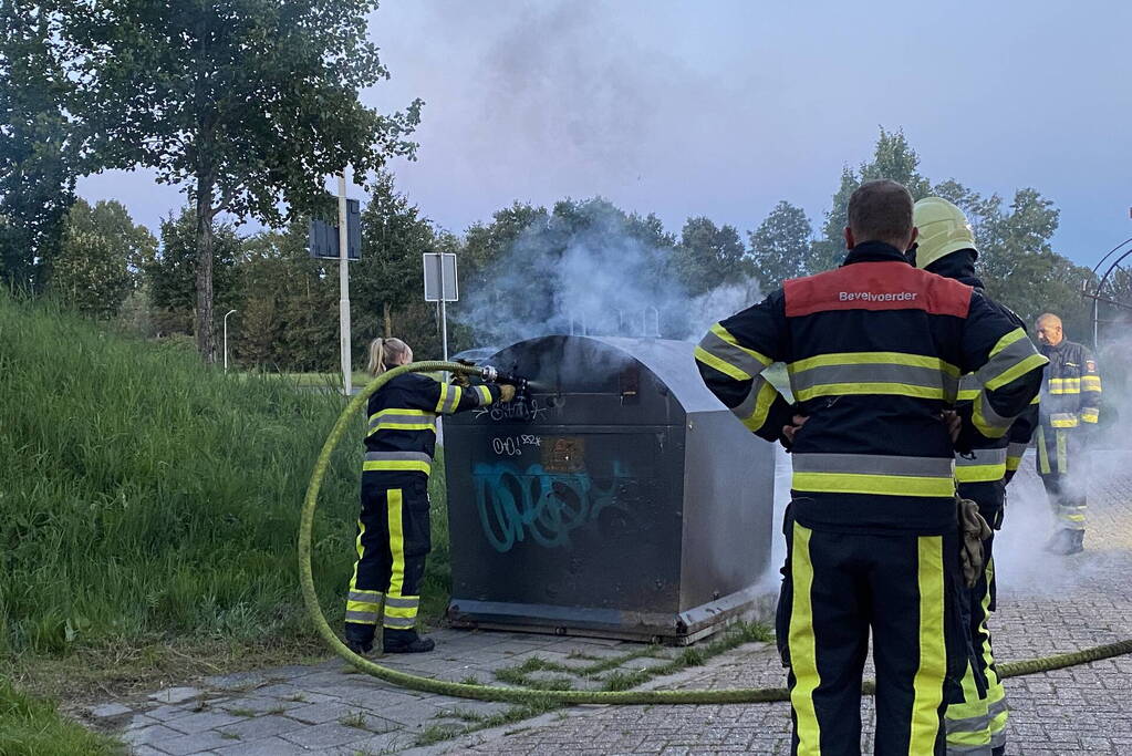 Brand in papiercontainer snel geblust