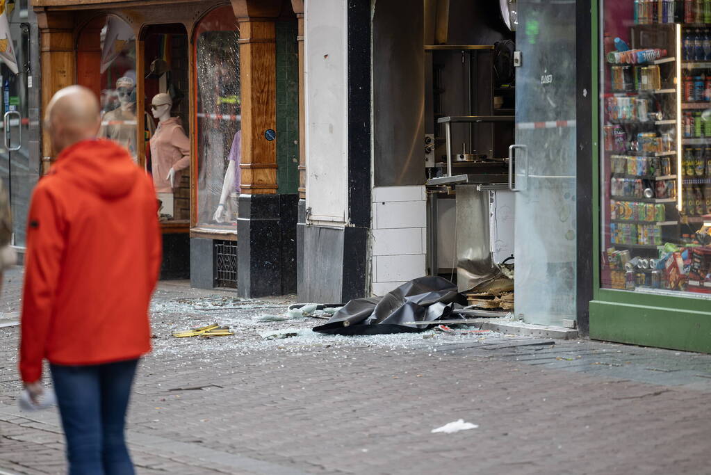 Veel schade bij plofkraak op pizzazaak