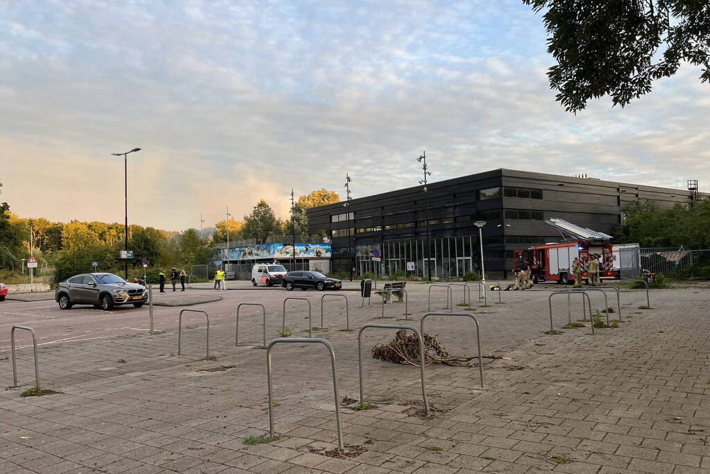 Grote rookontwikkeling bij hevige brand in voormalig waterpark