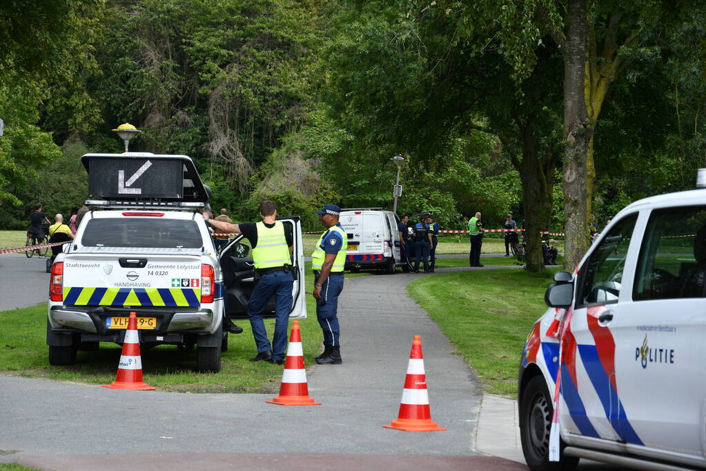 Park afgezet na vondst kleding