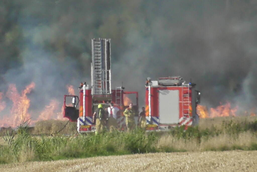 Grote brand op weiland