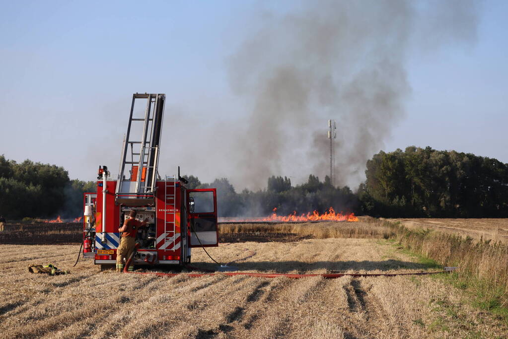 Grote brand op weiland