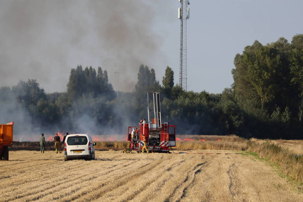 Grote brand op weiland