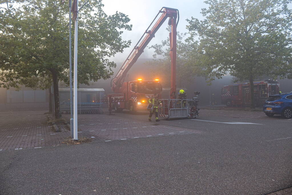 Grote uitslaande brand bij Albert Heijn