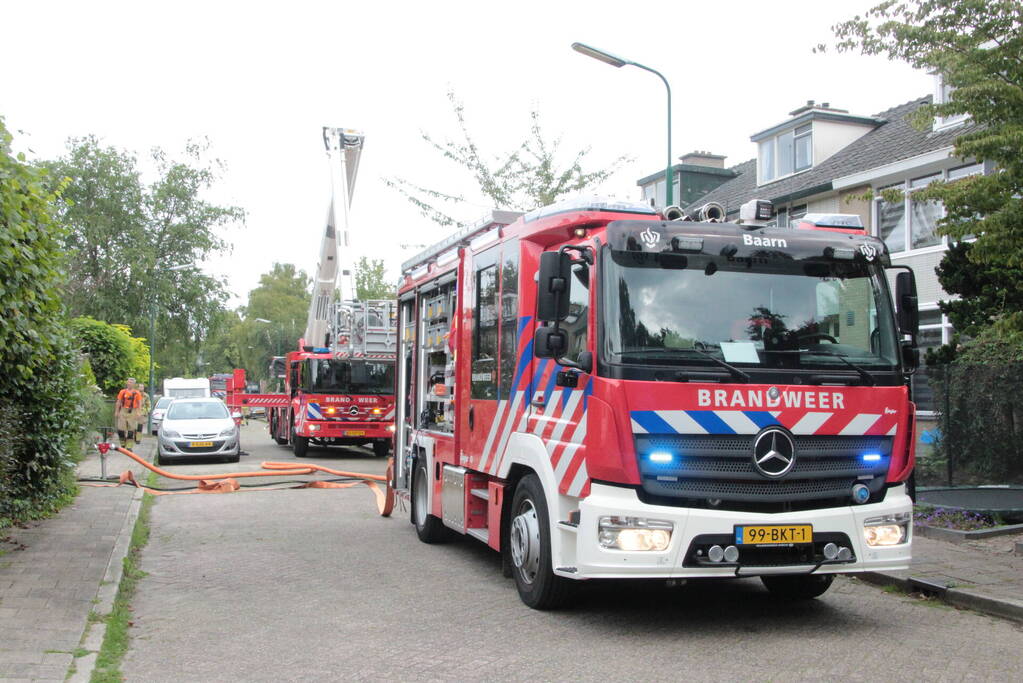 Brandweer redt kat uit brandende woning