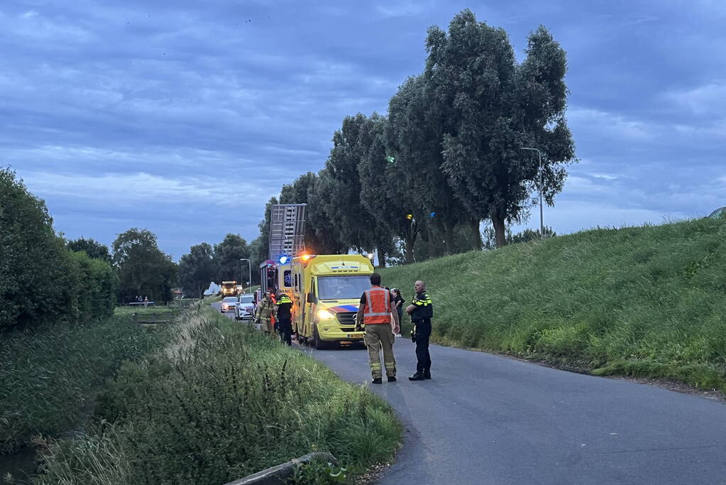 Scooterrijder komt in sloot terecht